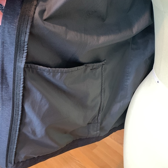 32 Degrees Cool Women’s Hooded Black Lightweight Rain/Wind Jacket Size M - Picture 6 of 10